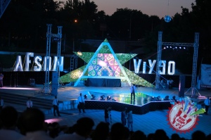 “Афсонавий 90” номли галаконцертдан фоторепортаж