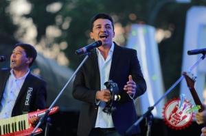 “Афсонавий 90” номли галаконцертдан фоторепортаж