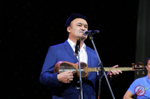 Рустам Ғоиповнинг яккахон концерт дастуридан фоторепортаж