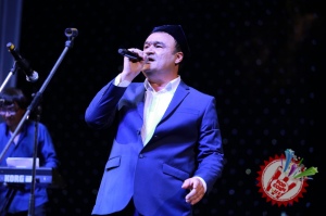 Рустам Ғоиповнинг яккахон концерт дастуридан фоторепортаж