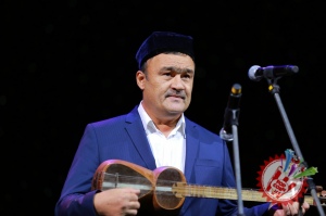 Рустам Ғоиповнинг яккахон концерт дастуридан фоторепортаж