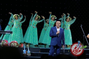 Рустам Ғоиповнинг яккахон концерт дастуридан фоторепортаж