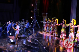 Рустам Ғоиповнинг яккахон концерт дастуридан фоторепортаж