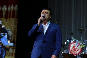 Рустам Ғоиповнинг яккахон концерт дастуридан фоторепортаж