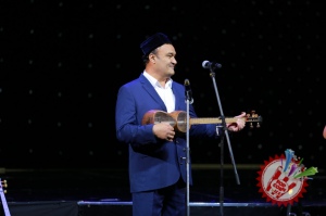 Рустам Ғоиповнинг яккахон концерт дастуридан фоторепортаж