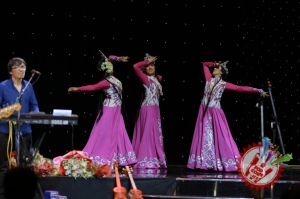 Рустам Ғоиповнинг яккахон концерт дастуридан фоторепортаж