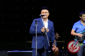 Рустам Ғоиповнинг яккахон концерт дастуридан фоторепортаж