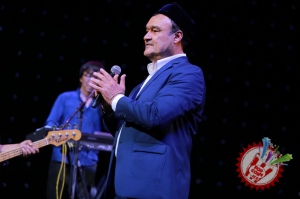 Рустам Ғоиповнинг яккахон концерт дастуридан фоторепортаж