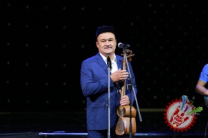 Рустам Ғоиповнинг яккахон концерт дастуридан фоторепортаж