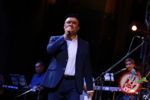 Рустам Ғоиповнинг яккахон концерт дастуридан фоторепортаж