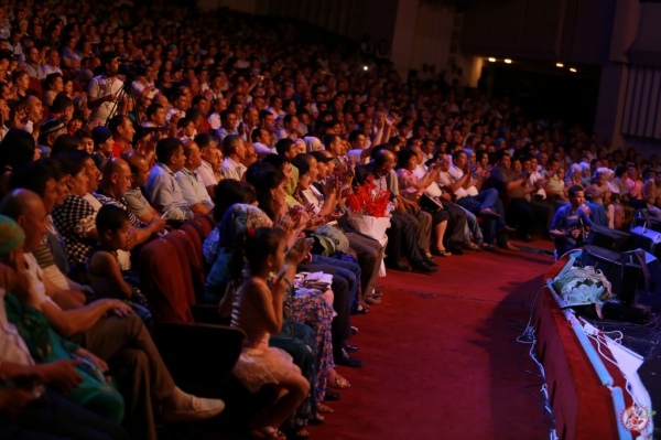 Рустам Ғоиповнинг яккахон концерт дастуридан батафсил