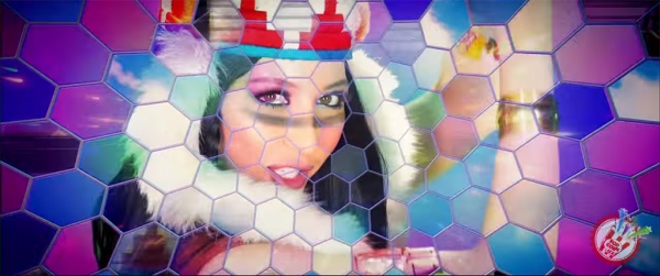 Латофатли Лоладан байрамона туҳфани қарши олинг