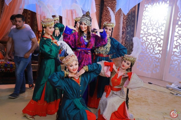 Муниса Ризаевадан янги видеоклип “Лол қоламан”