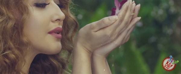 Лола узоқ кутилган “Я вода” таронаси ва клипини тақдим қилди