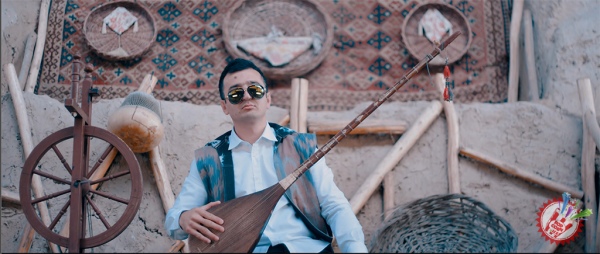 Уйғур халқ қўшиғи Божалар гуруҳи ижросида