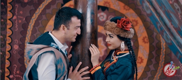 Уйғур халқ қўшиғи Божалар гуруҳи ижросида