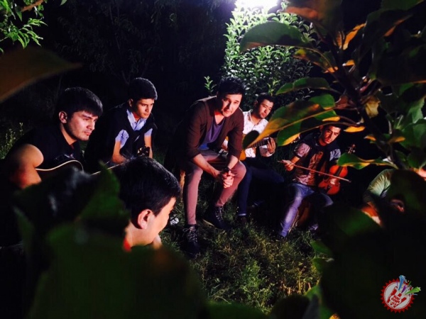 Сардор Раҳимхон хит бўлиши кутилаётган яна бир янги таронасига видеоклип суратга олдирди