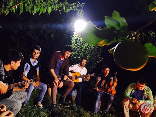 Сардор Раҳимхон хит бўлиши кутилаётган яна бир янги таронасига видеоклип суратга олдирди