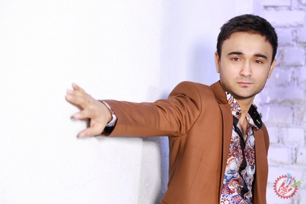 Тоҳир Содиқовнинг “Ёмғир”и Шоҳруҳхон ижросида