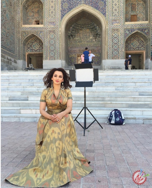 Лола Аҳмедова истиқлолимизнинг 25 йиллик тўйига туҳфа тайёрламоқда