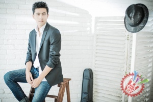 Сарвар навбатдаги фотосессиясини тақдим қилди