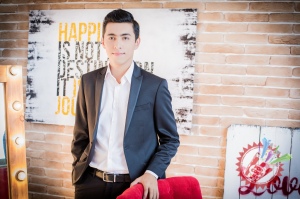 Сарвар навбатдаги фотосессиясини тақдим қилди