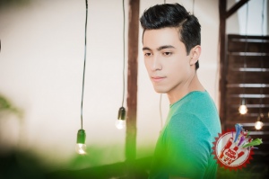 Сарвар навбатдаги фотосессиясини тақдим қилди