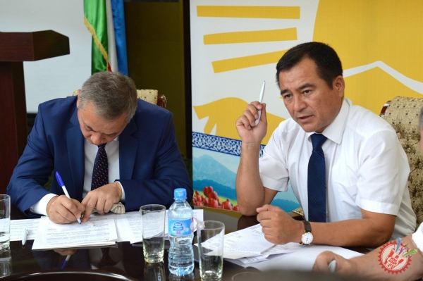 “Ўзбекнаво” эстрада бирлашмасида  жорий йил олти ойи якунлари бўйича ҳисобот йиғилиши бўлиб ўтди.