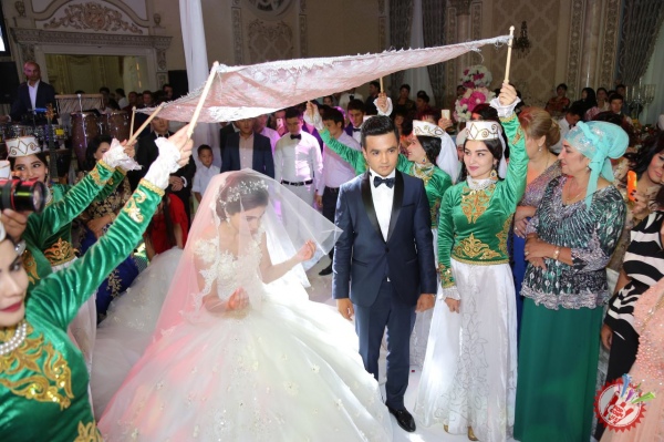 Уммон гуруҳининг аъзоларидан бири Шохрух бўйдоқлар сафини тарк этди