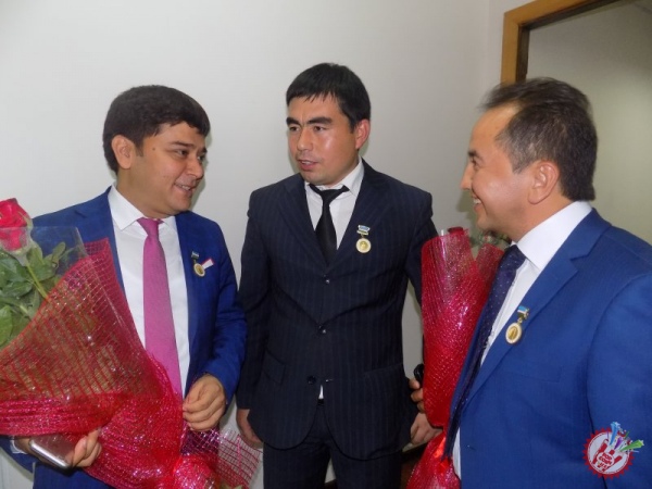 «Ўзбекистон мустақиллигига 25 йил» эсдалик нишонлари билан тақдирлашга бағишланган тадбир бўлиб ўтди.