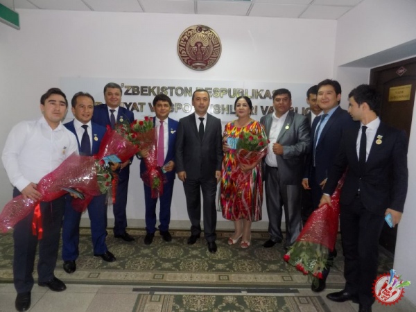 «Ўзбекистон мустақиллигига 25 йил» эсдалик нишонлари билан тақдирлашга бағишланган тадбир бўлиб ўтди.