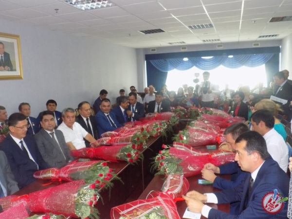 «Ўзбекистон мустақиллигига 25 йил» эсдалик нишонлари билан тақдирлашга бағишланган тадбир бўлиб ўтди.