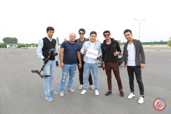 Фаррух Раимов «Шафтоли» қўшиғига видеоклип тасвирга олдирмоқда