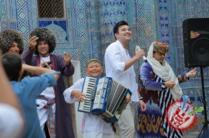  Сардор Раҳимхон Хивада биринчи бор клип суратга олдирди