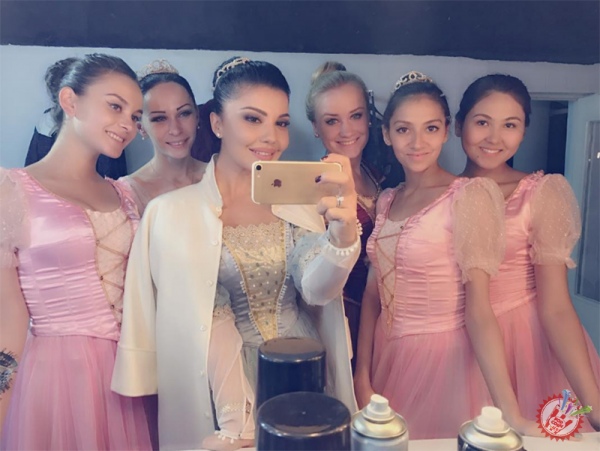 Шаҳзода ва Шоҳруҳхон мухлислари учун қандай совға тайёрлашмоқда?