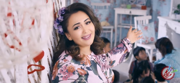 Юлдуз Турдиевадан болажонлар учун туҳфа