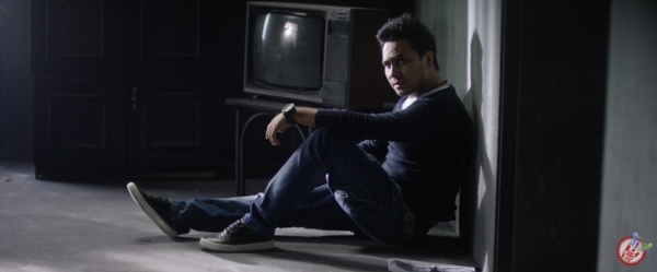 Шуҳрат Умарнинг “Нигоҳ” таронаси ва клипига баҳо беринг