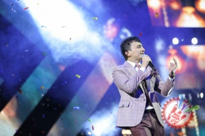 Улуғбек Раҳматуллаевнинг яккахон концерт дастуридан фоторепортаж