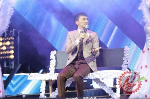 Улуғбек Раҳматуллаевнинг яккахон концерт дастуридан фоторепортаж