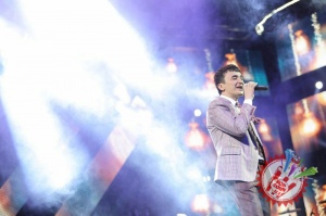 Улуғбек Раҳматуллаевнинг яккахон концерт дастуридан фоторепортаж