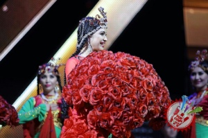 Улуғбек Раҳматуллаевнинг яккахон концерт дастуридан фоторепортаж