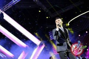 Улуғбек Раҳматуллаевнинг яккахон концерт дастуридан фоторепортаж