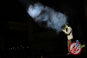 Улуғбек Раҳматуллаевнинг яккахон концерт дастуридан фоторепортаж