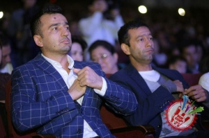 Улуғбек Раҳматуллаевнинг яккахон концерт дастуридан фоторепортаж