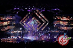 Улуғбек Раҳматуллаевнинг яккахон концерт дастуридан фоторепортаж