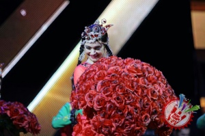 Улуғбек Раҳматуллаевнинг яккахон концерт дастуридан фоторепортаж