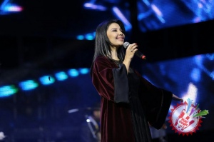 Улуғбек Раҳматуллаевнинг яккахон концерт дастуридан фоторепортаж