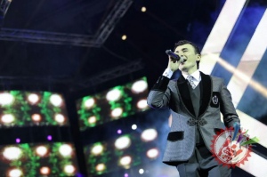 Улуғбек Раҳматуллаевнинг яккахон концерт дастуридан фоторепортаж