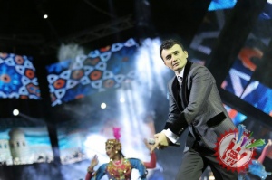 Улуғбек Раҳматуллаевнинг яккахон концерт дастуридан фоторепортаж