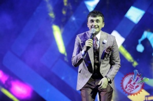 Улуғбек Раҳматуллаевнинг яккахон концерт дастуридан фоторепортаж